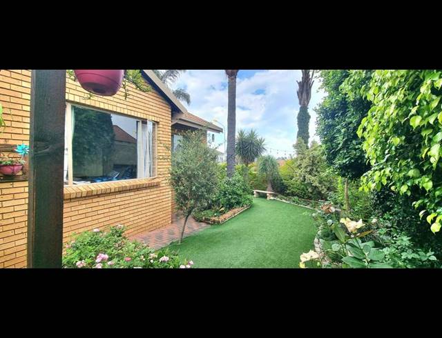 3 BEDROOM HOUSE FOR SALE IN AMBERFIELD
